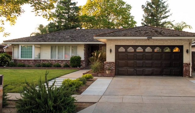 Modern home 3-BR Retreat — Quiet, Cozy, & Family-Friendly in Fresno.