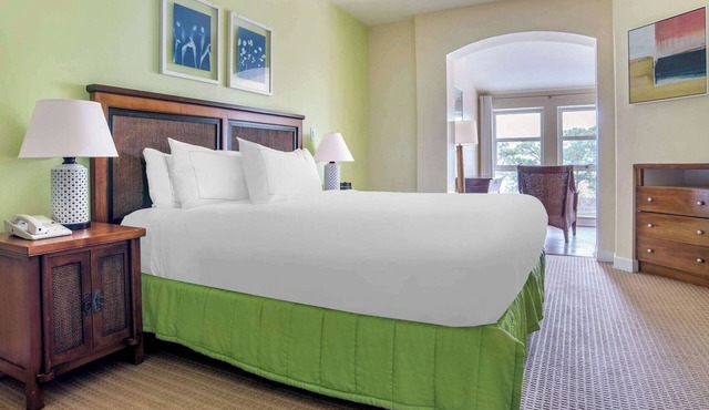 Modern Kitchen Suite w/Bay Views: Use the Arcade, Pool & Fitness Center