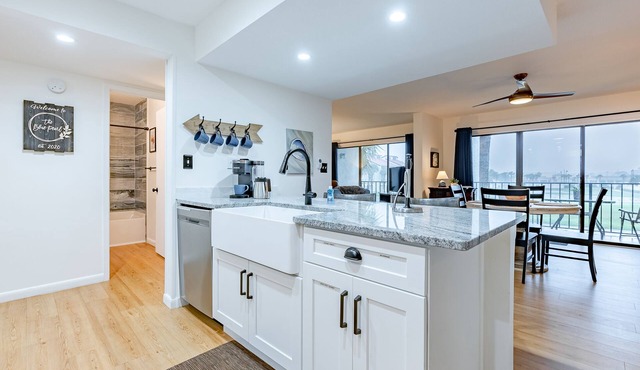 Modern Updated Blue Pearl Villa - No Elevators Waits, Steps to the Beach & Pool