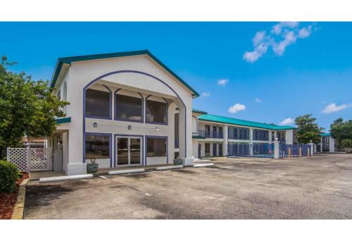 Motel 6 Pensacola, FL - NAS