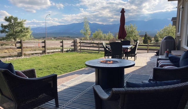 Mountain Views, Air Force Academy, Hot Tub, Pet Friendly, Hiking, Trails, Dining