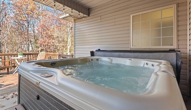 Mulligan Manor: Golf > Bike > Play > Private Hot Tub > Pet Friendly