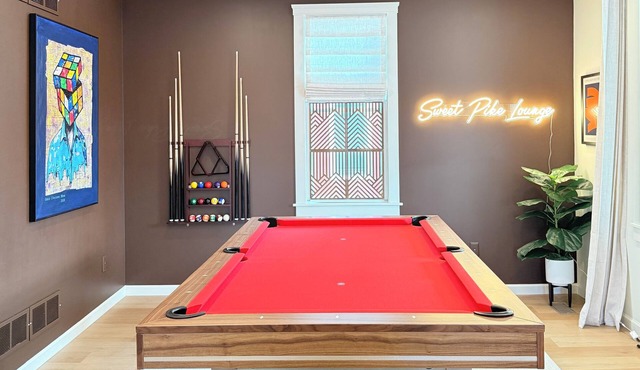 Near Hersheypark, King Bed, Fire Pit, Pool Table, Fast WiFi, Walk to Food