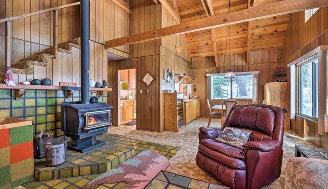 Near Hiking & Skiing: Bear Valley Cabin!