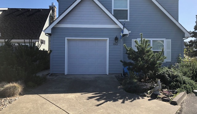 Nestled between Beach and River. 3 minute walk to Beach! 2 minutes to River!
