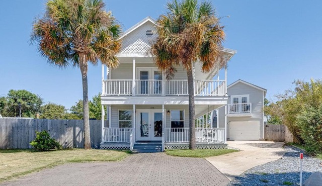 NEW 3BR House with Private Pool in Navarre
