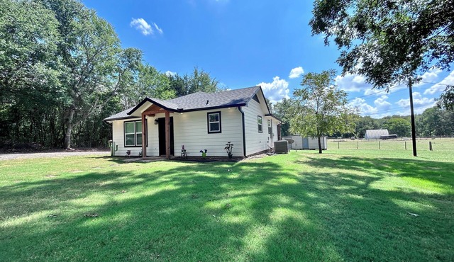 NEW! Fire pit AND golf! LUXURY COUNTRY RETREAT in heart of MAJESTIC ETX!