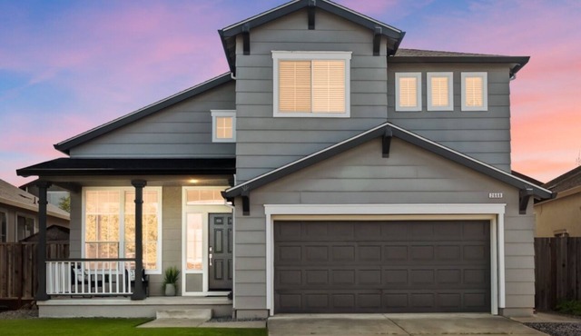 “NEW” Half Moon Retreat/+Pool Table/- 5 min away from GRATON casino