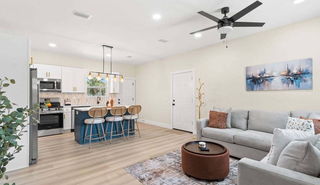 New Panama City Home King Suite, Modern Kitchen, Near Downtown, St. Andrews & Beaches