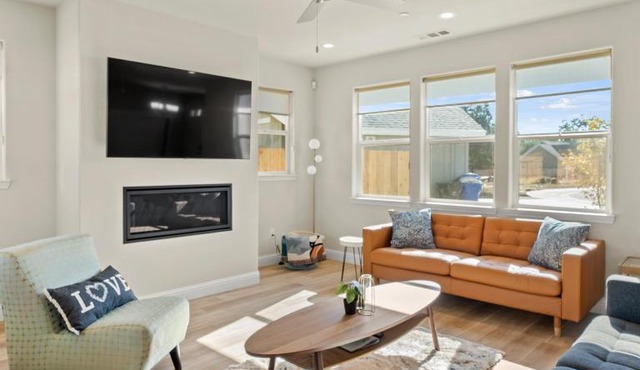 Newly Built Murphys Modern Retreat