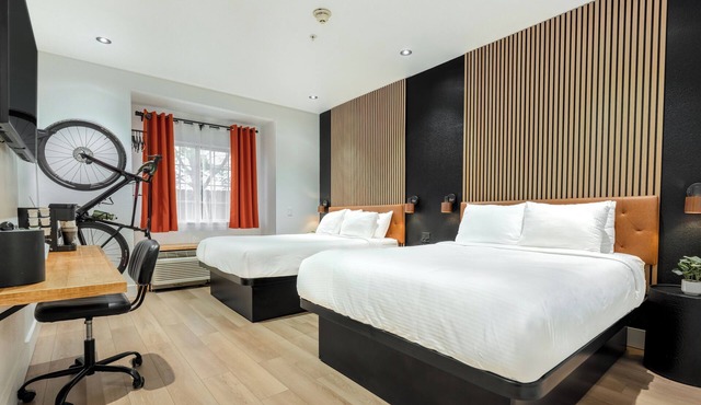 Newly Renovated Boutique Hotel, Bentonville Minutes to Downtown Crystal Bridges