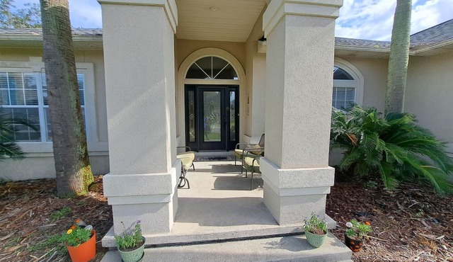 Newly renovated house with pool 4 Bedrooms/3 bathrooms