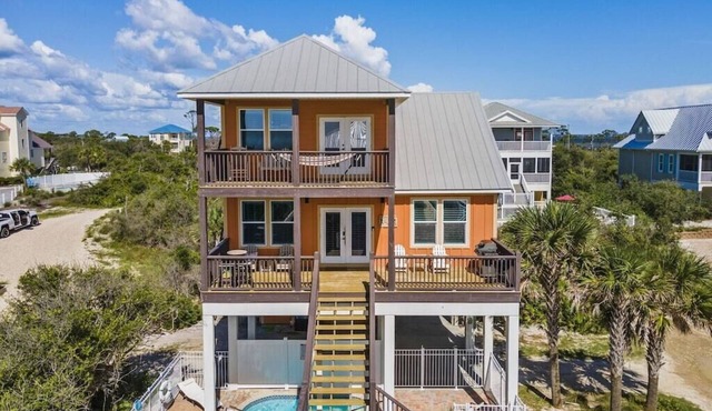 North Cape, beautiful ocean view, private pool, hot tub, fire pit!