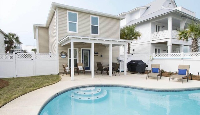 Ocean Breeze | Pet Friendly, Beach Front, Pool!