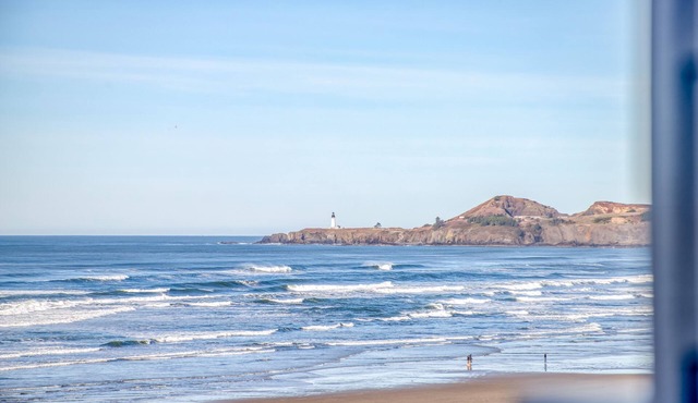 Oceanfront Condo in the Heart of Nye Beach-Steps to the Best Restaurants!