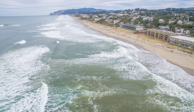 Oceanfront condo located in the heart of Lincoln City with a swimming pool!