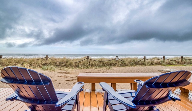 Oceanfront Neskowin Beauty with Easy Beach Access!