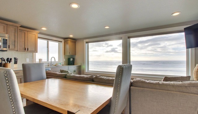Oceanside Inn #4: Storm Rock
