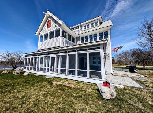 Oceanside Saltwater Farm House NEW