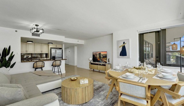 Oceanview condo w beach service/504