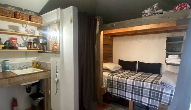 Old Town Tiny Studio Cottage near Pacific University and Wine Country in Forest Grove