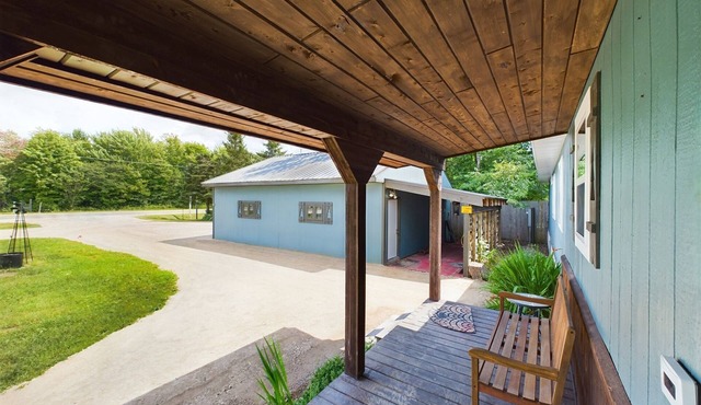 ON THE TRAIL! Newly remodeled, Happy Trails Home