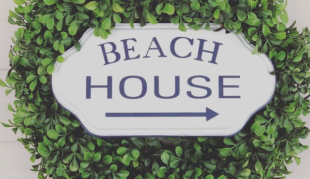 One block from the beach at Pompano Joes with large patio golf carts allowed