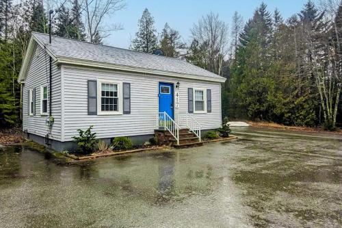 Open layout Maine cottage with washer/dryer & grill - dog-friendly