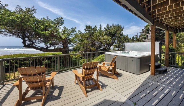 Orca Manor, Oceanfront, Beach Access, WiFi, Hot Tub, BBQ