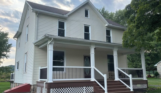 Pauls Place 4-Bedroom house with AC in charming Pleasantville