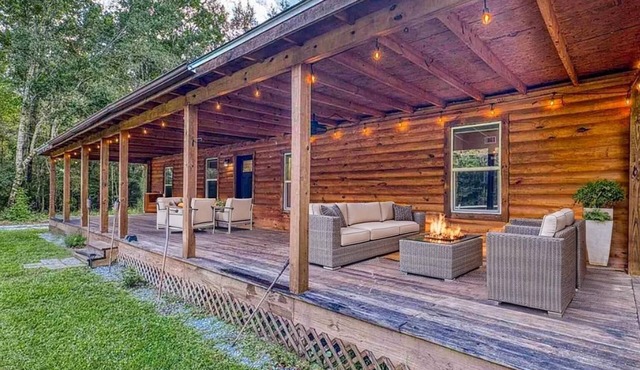Peaceful 3BR Log Home Near Pensacola with Large Yard