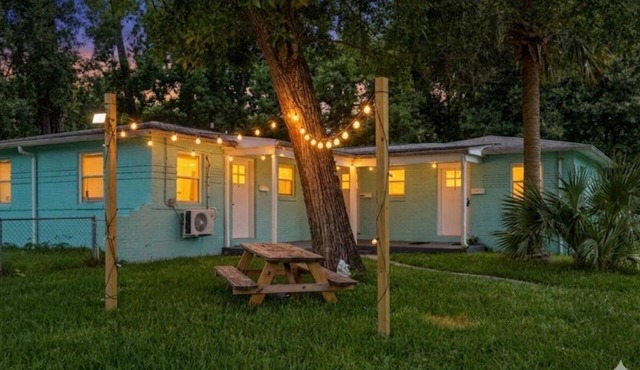 Pet Friendly+10 Min to Downtown+25 Min to Beach
