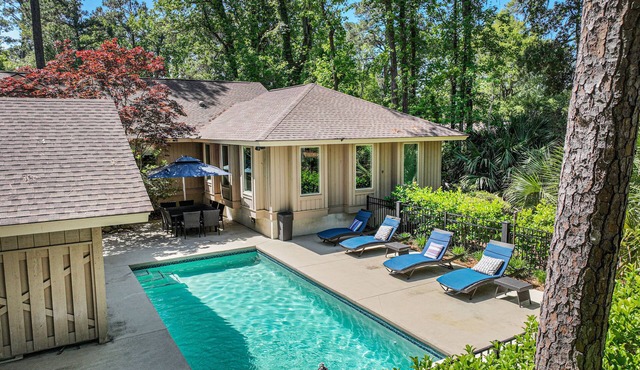 Pet friendly ~ Upscale Renovations & Decor ~ Private Pool ~ 2 St. Andrews Place
