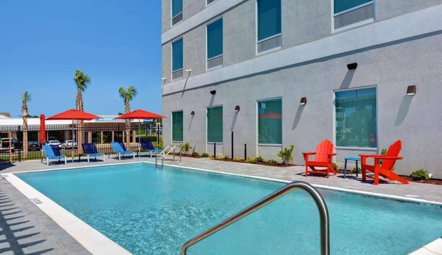 Pet-Friendly Suite | Breakfast + Pool | Panama City Beach