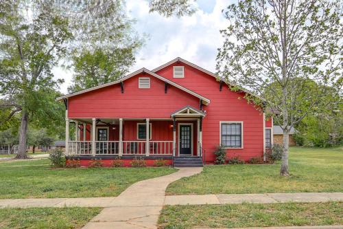Pets Welcome! Comfortable and Spacious! Sleeps 6