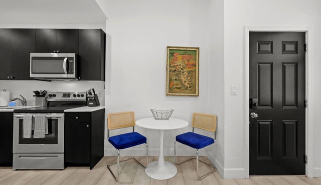 Pineapple Paradise - 2 Units - 13 min to Beach