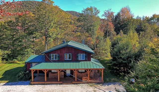 Pittsfield Chalet Beautiful home in charming Pittsfield Vermont only a few miles from Killington.