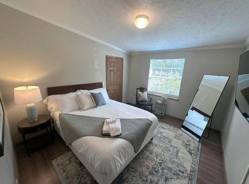 Plainview Vineyard Retreat Sleeps 8 in Gillespie