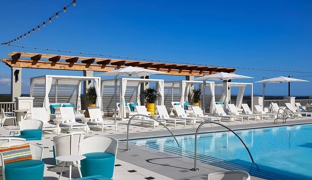 Pleasant Stay! Outdoor Pool, Pets Allowed, Near Versace Mansion!