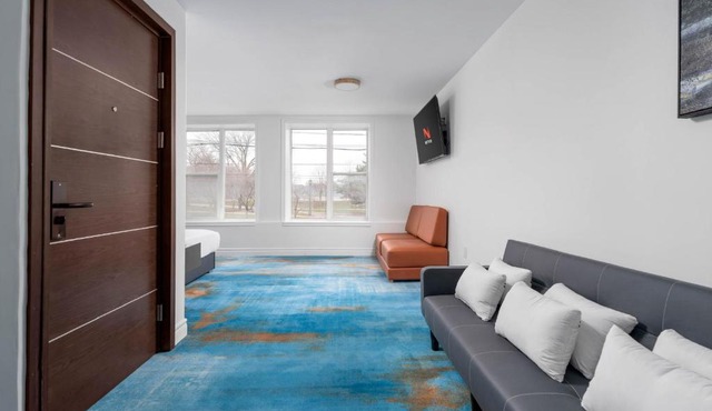 Plush Hotel Downtown Toronto in Toronto