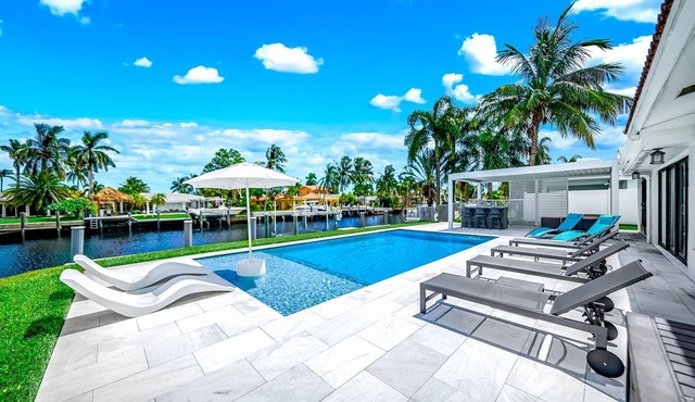 Pool & Waterfront! Close To Beach+Outdoor BBQ! in Pompano Beach