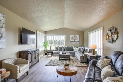 Portland Area 7BR Getaway: Hot Tub, Games