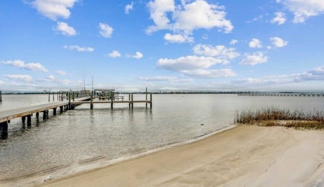 Private Beach, Pier, Pool Access with Sound Views