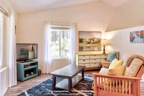 Private Cottage Near Scenic Deschutes River Woods!