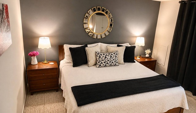 Private Guest Suite in Columbia King Bed Free Parking