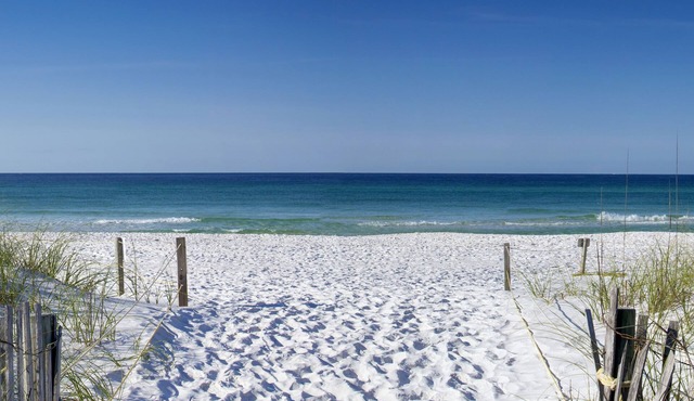 Private home under 4 miles from the beach! Sleeps 10