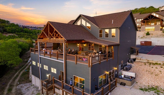 Private Indoor Pool & Basketball Court Retreat with Arcade Games, Sleeps 50, Free Tickets & Views in Branson
