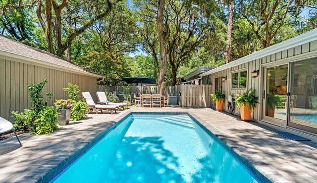 Private Oasis with Pool ~ Pet Friendly ~ Fully Fenced Yard ~ Sleeps 6 ~ 3 Pender Lane