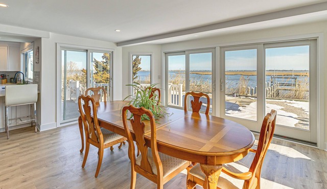 Private Pool, Dock & Beach: Stafford Township Gem