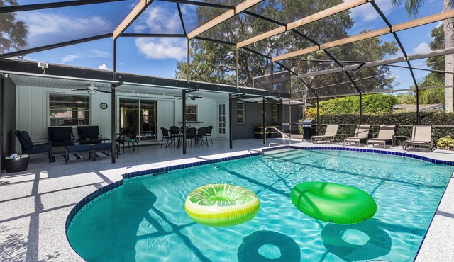 Private Pool Oasis features a Salt Water Pool, 3BR-2BA, 2 miles from Siesta Key”